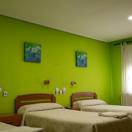 Pension Discoves Pinseque Bagian luar foto