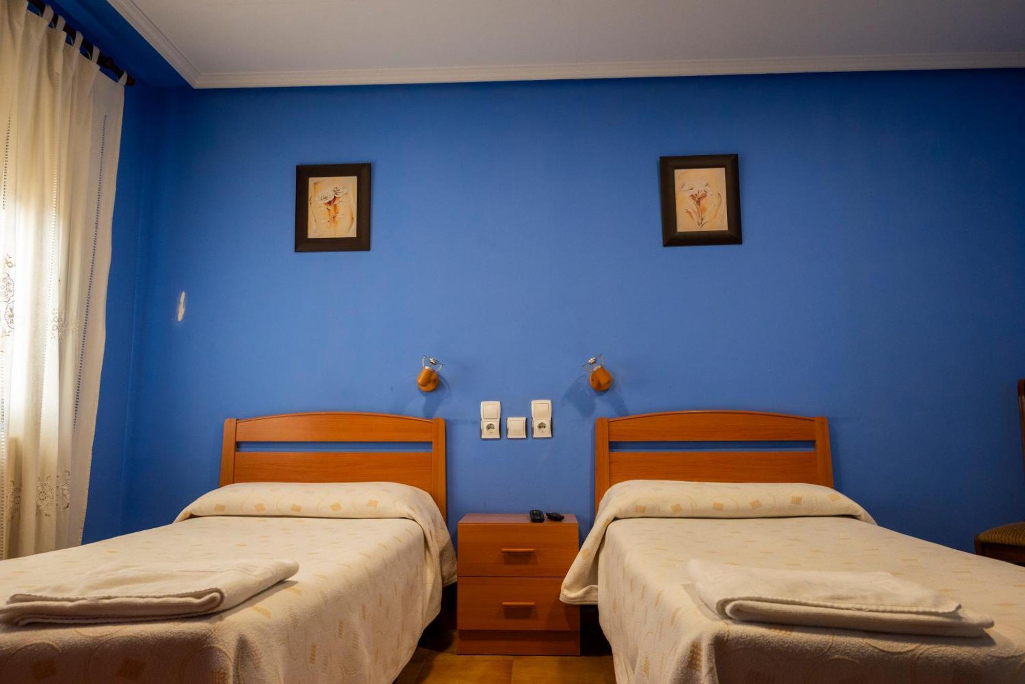 Pension Discoves Pinseque Bagian luar foto