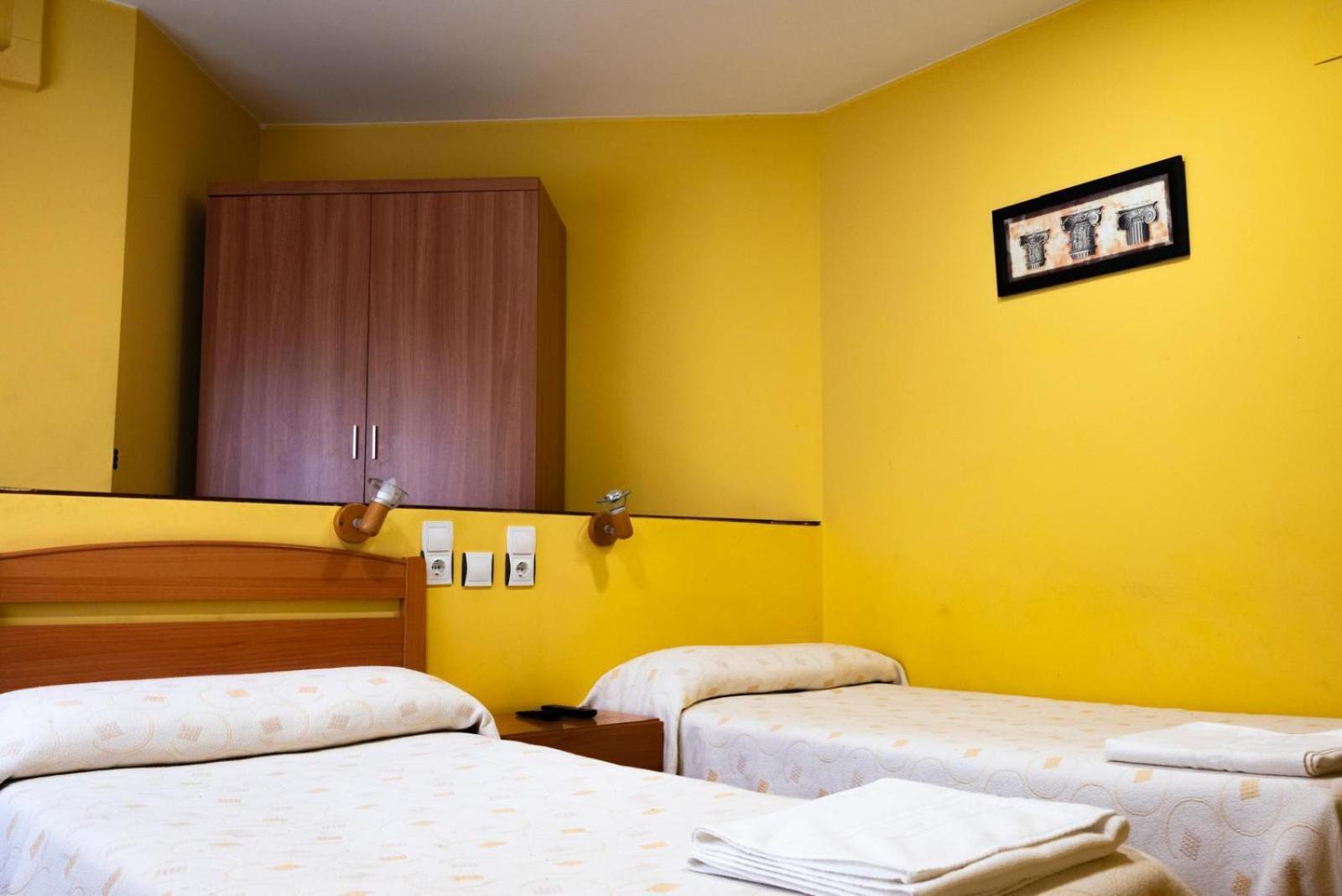 Pension Discoves Pinseque Bagian luar foto